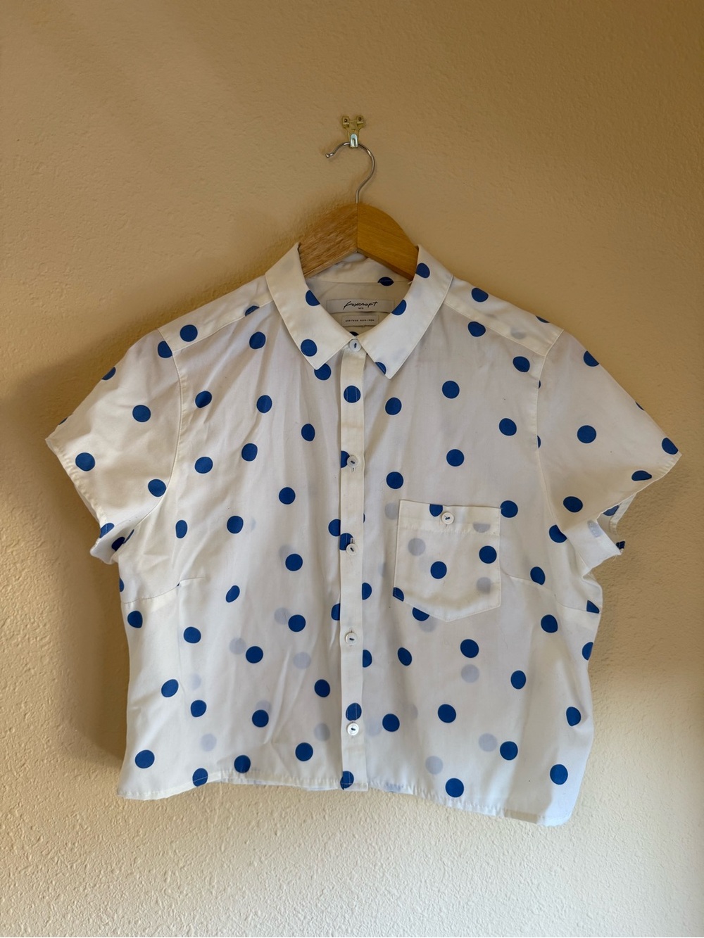Cropped White Short-Sleeve Button-Up Shirt with Blue Polka Dots